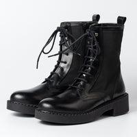 レースアップブーツ