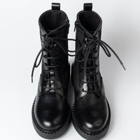 レースアップブーツ