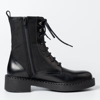 レースアップブーツ