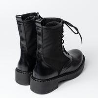 レースアップブーツ