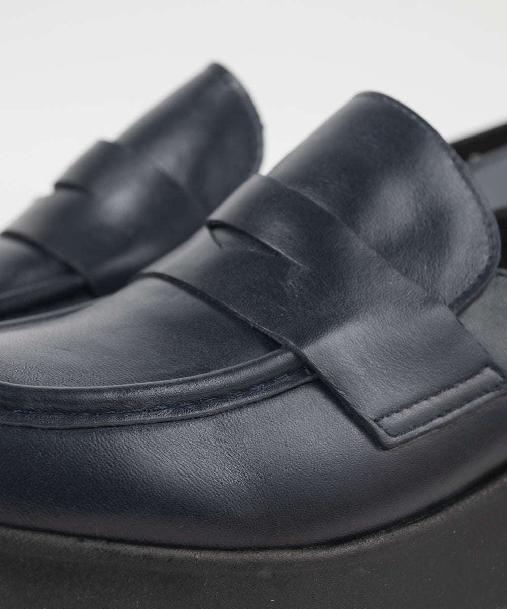 厚底コインローファー