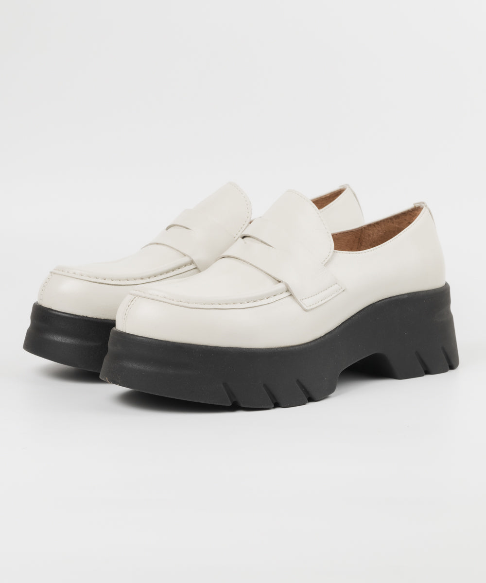 厚底コインローファー