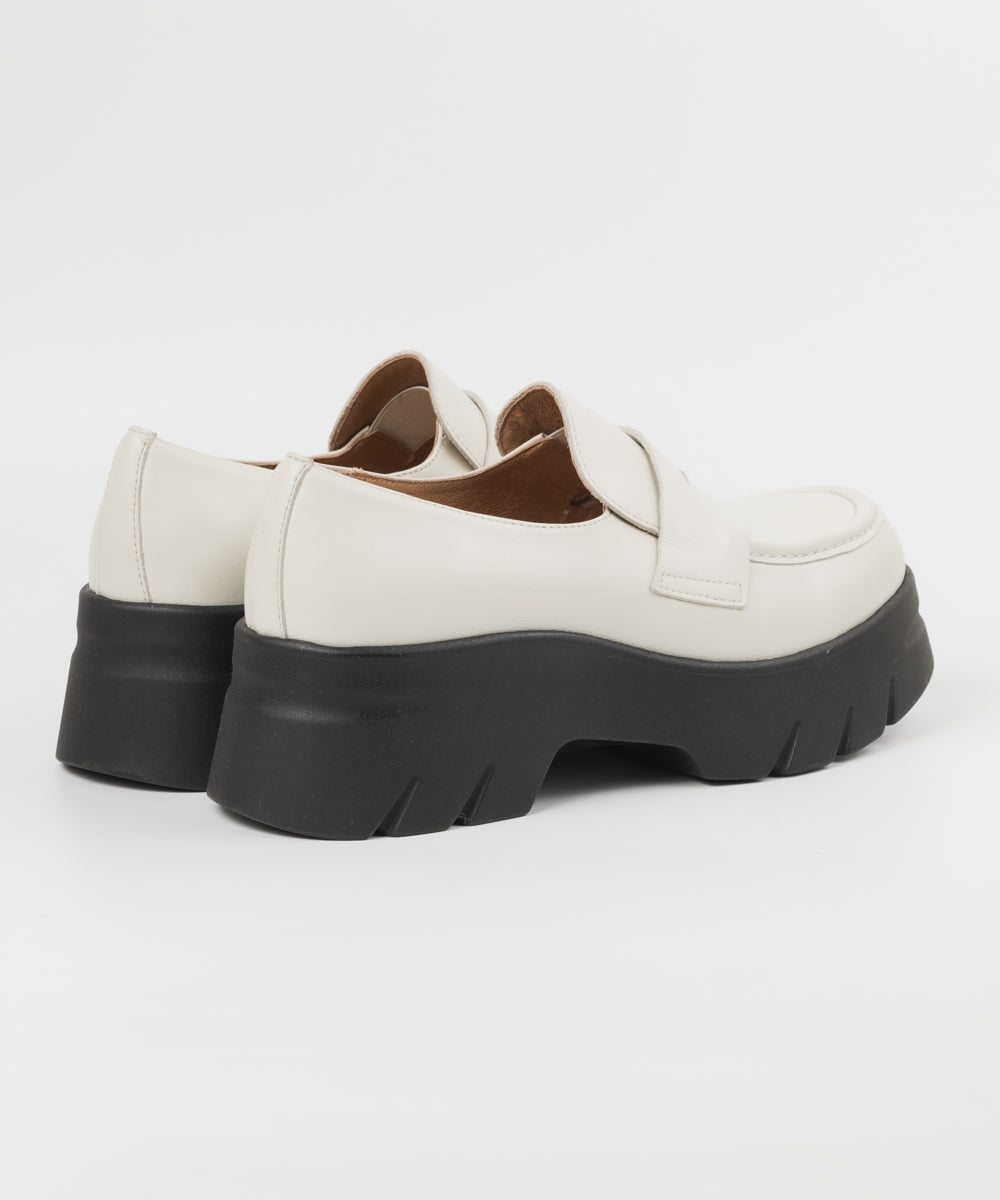 厚底コインローファー