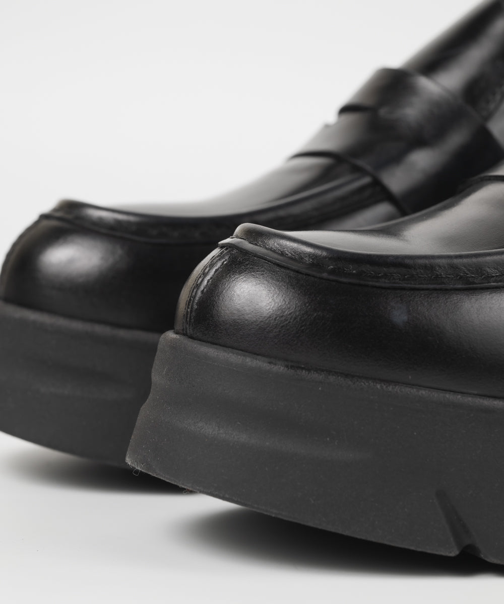 厚底コインローファー