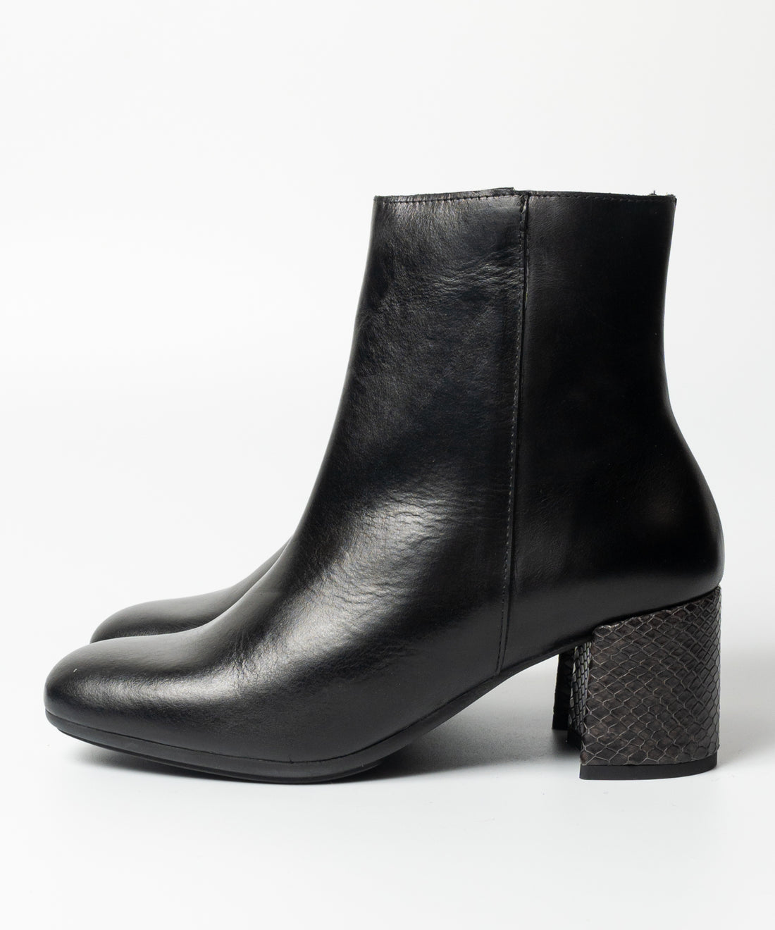 スクエアショートブーツ