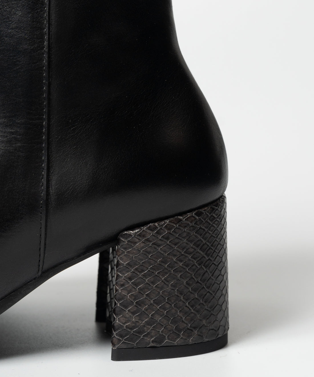 スクエアショートブーツ