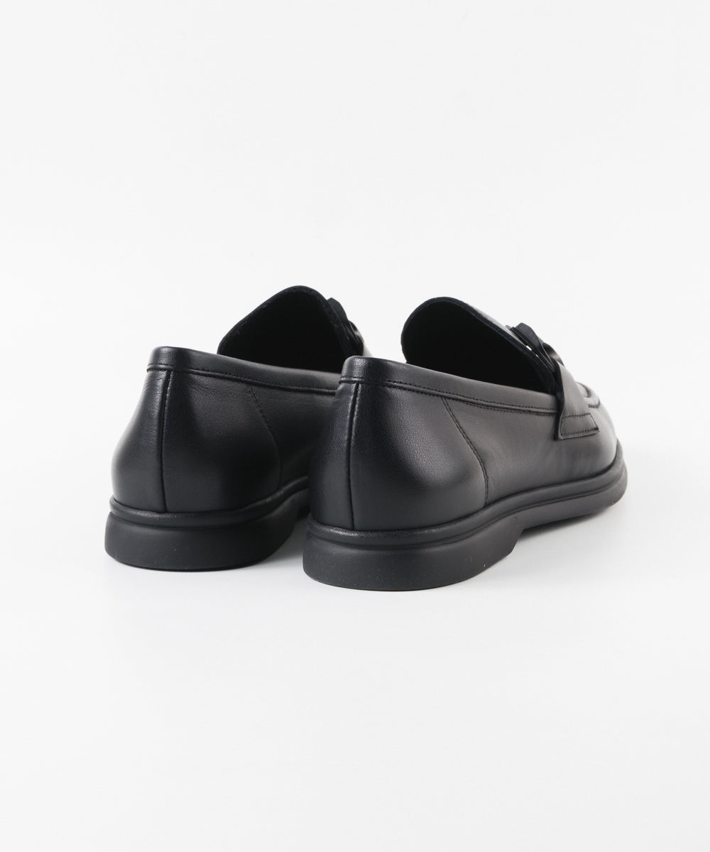 フラットビットローファー