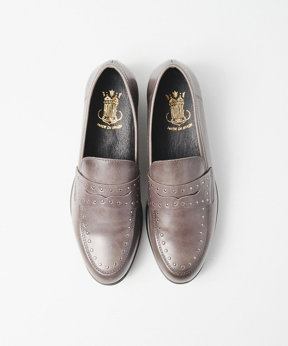 スタッズローファー