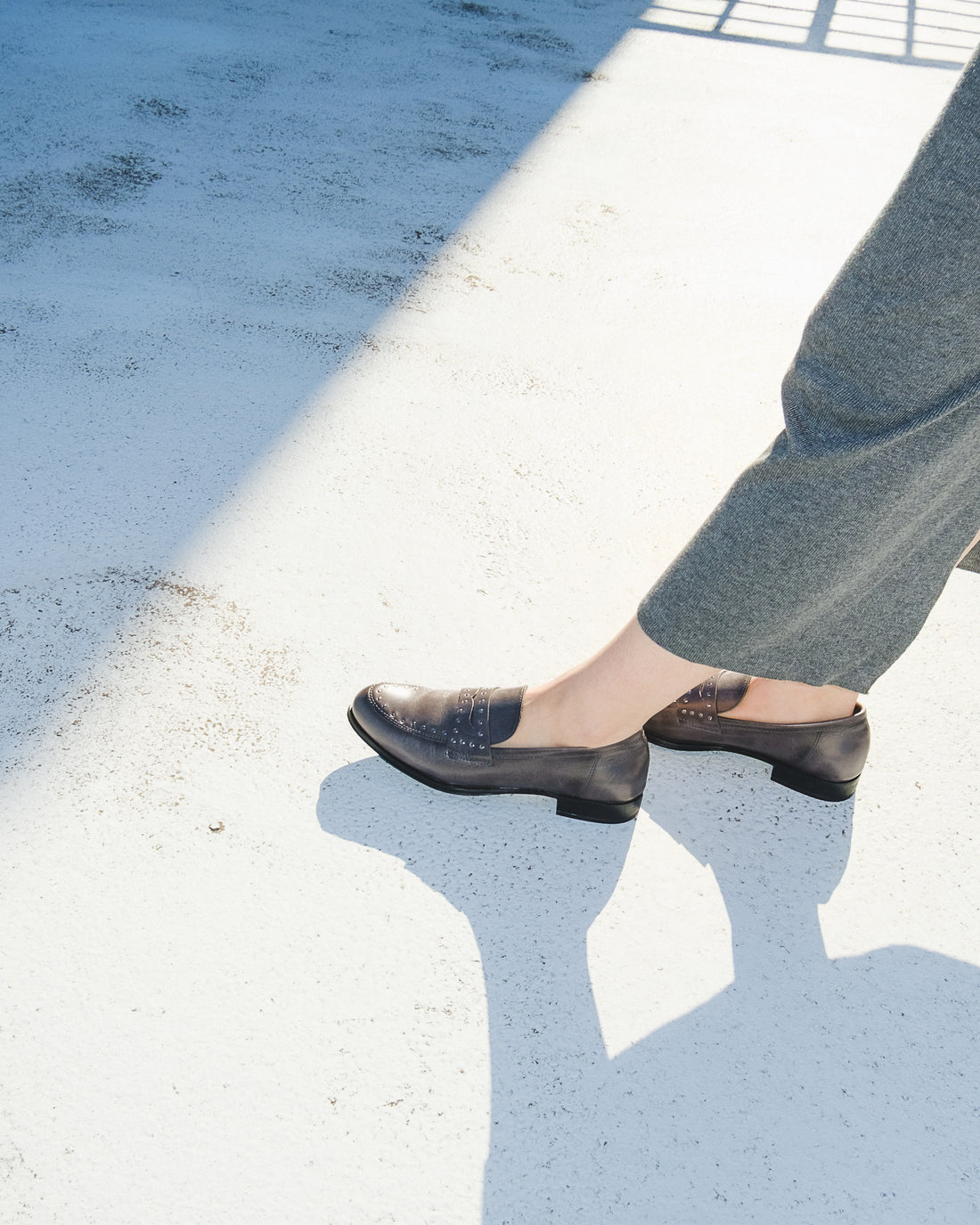 スタッズローファー